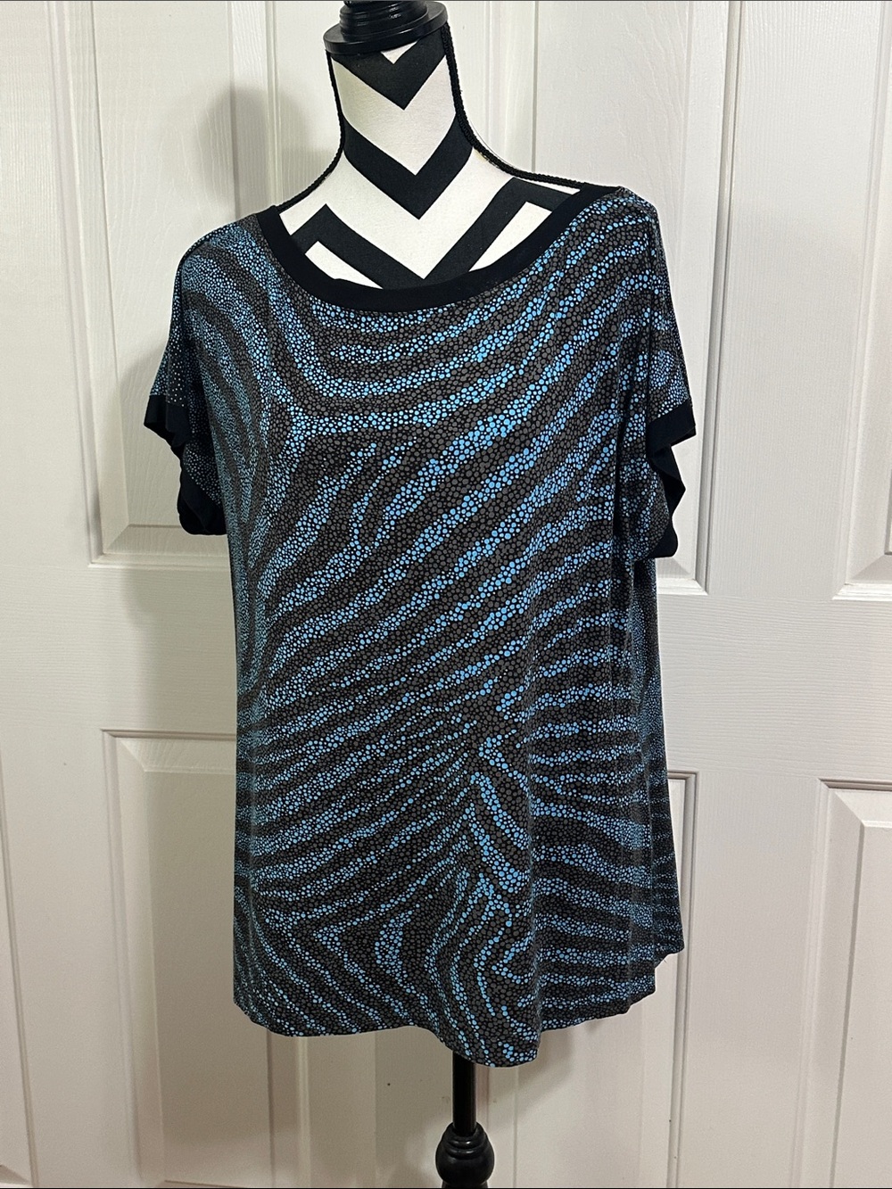 St. John Blue Zebra Patterned Short Sleeve Women's Top